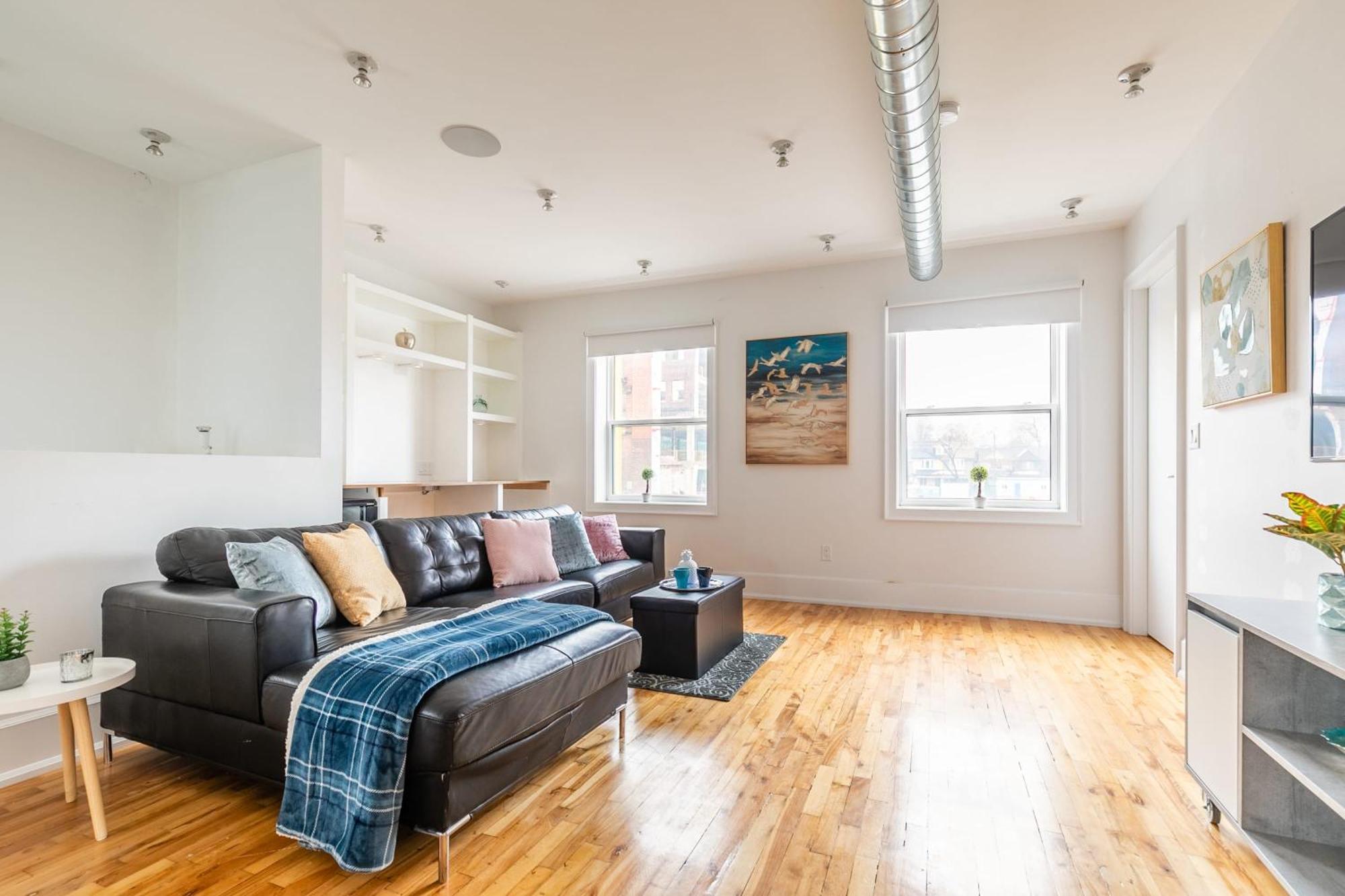 Modern 2 Bedroom Condo - Heart Of Leslieville Toronto Extérieur photo