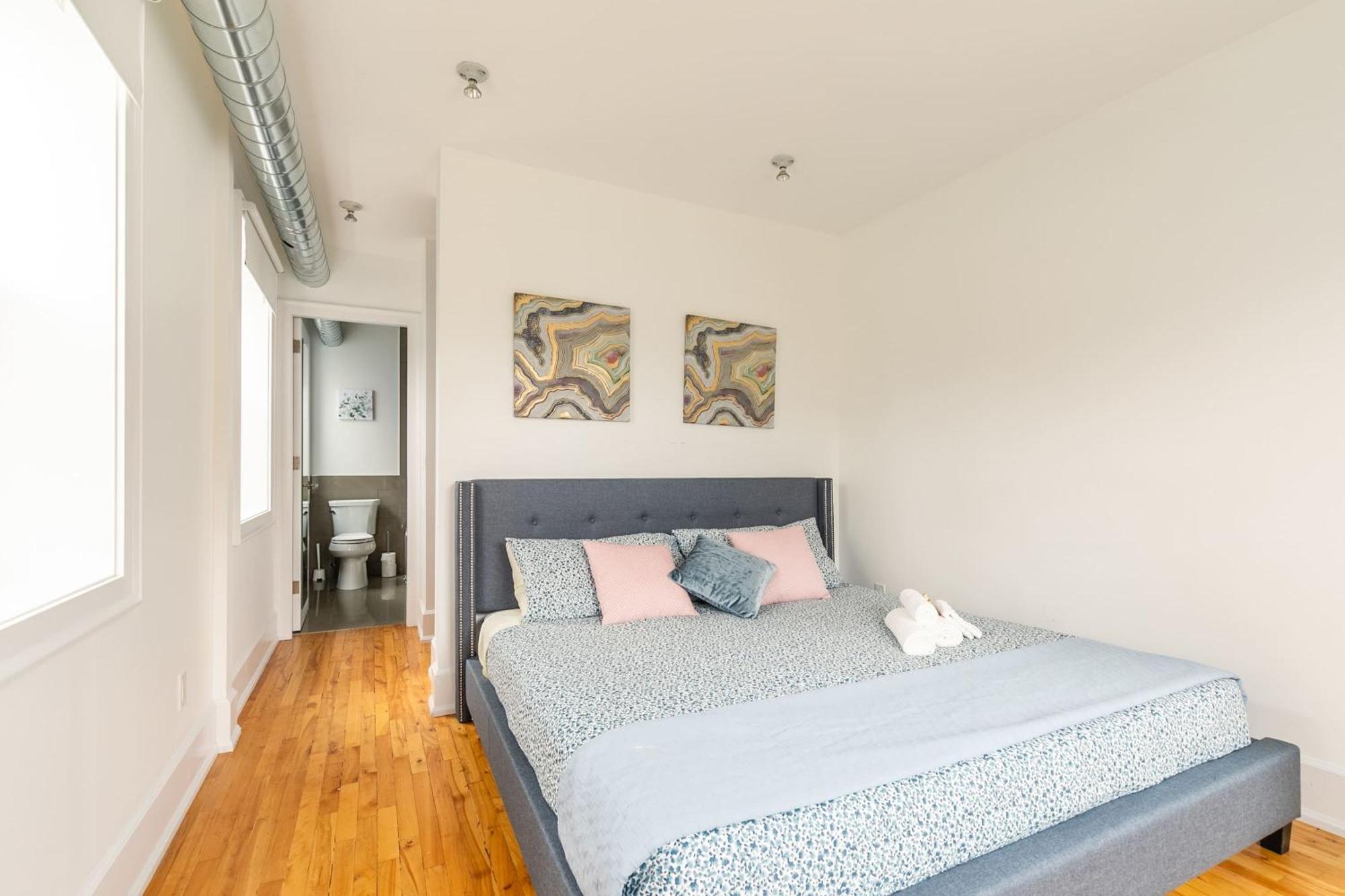 Modern 2 Bedroom Condo - Heart Of Leslieville Toronto Extérieur photo