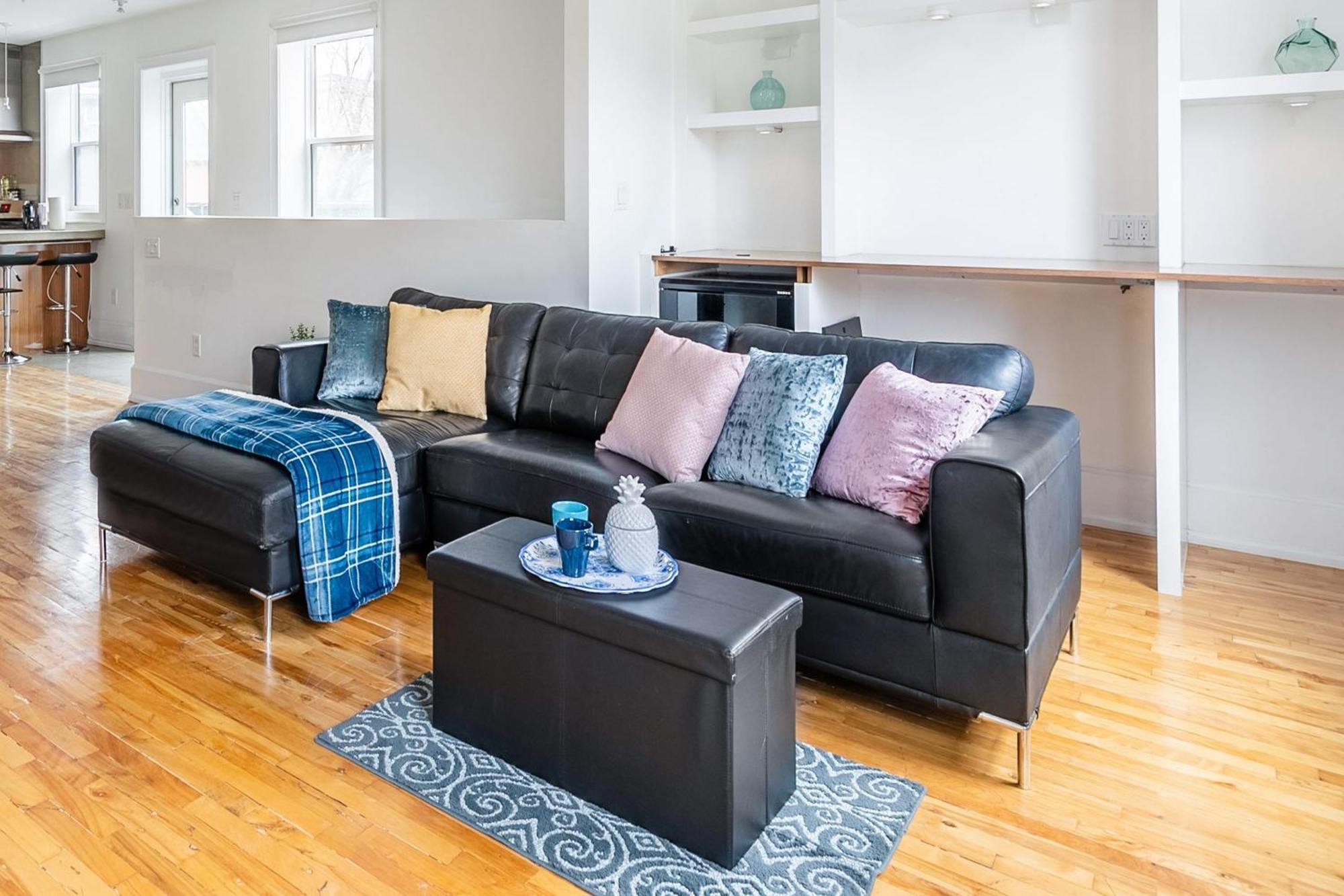 Modern 2 Bedroom Condo - Heart Of Leslieville Toronto Extérieur photo