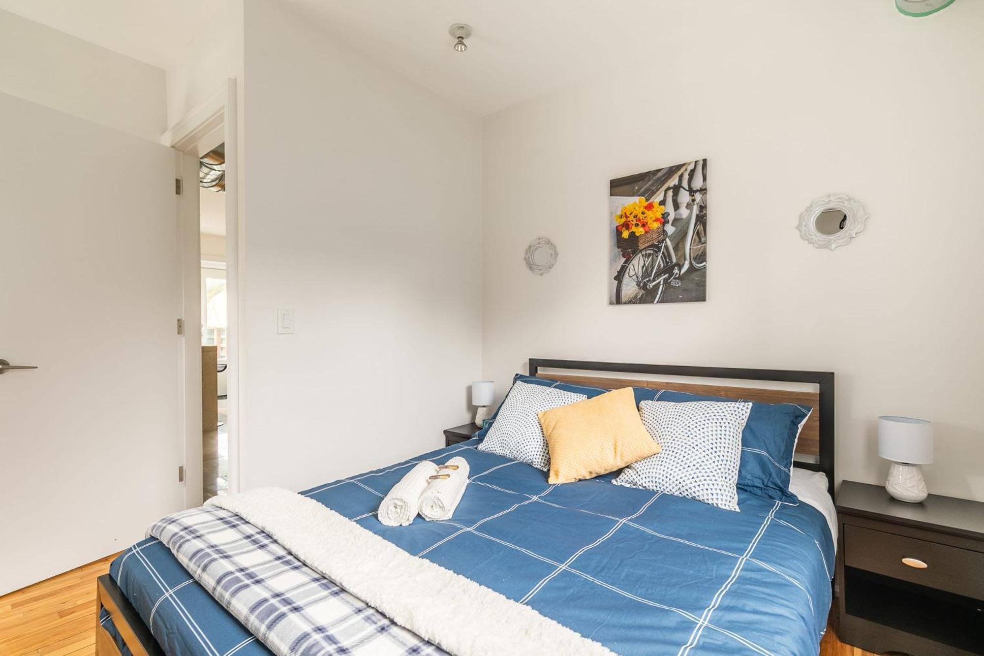 Modern 2 Bedroom Condo - Heart Of Leslieville Toronto Extérieur photo