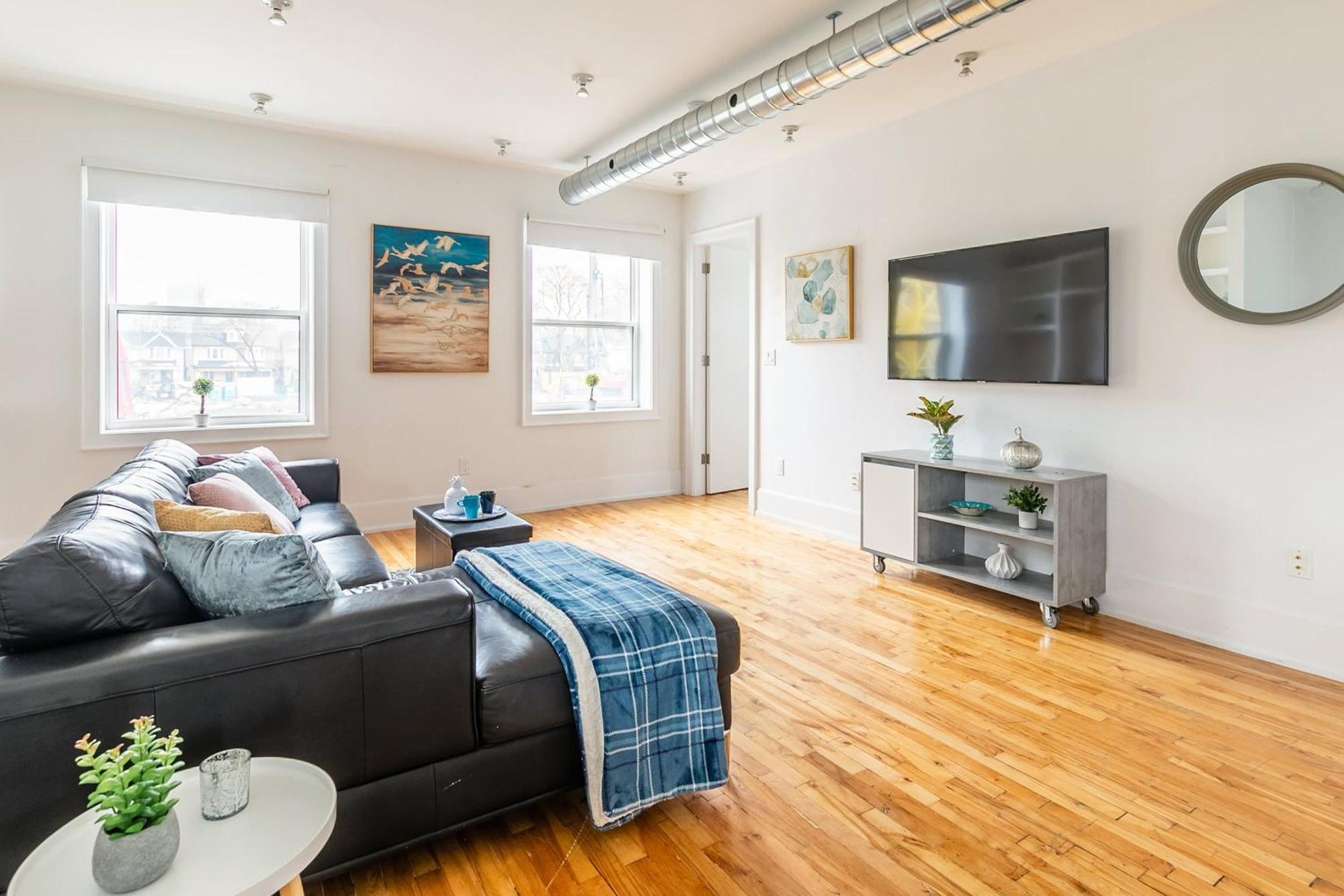 Modern 2 Bedroom Condo - Heart Of Leslieville Toronto Extérieur photo